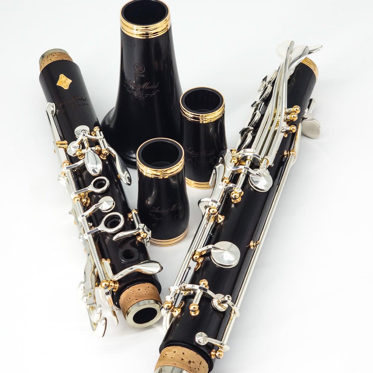 Yamaha SE Artist A clarinet, disassembled into its individual joints, arranged on a white background
