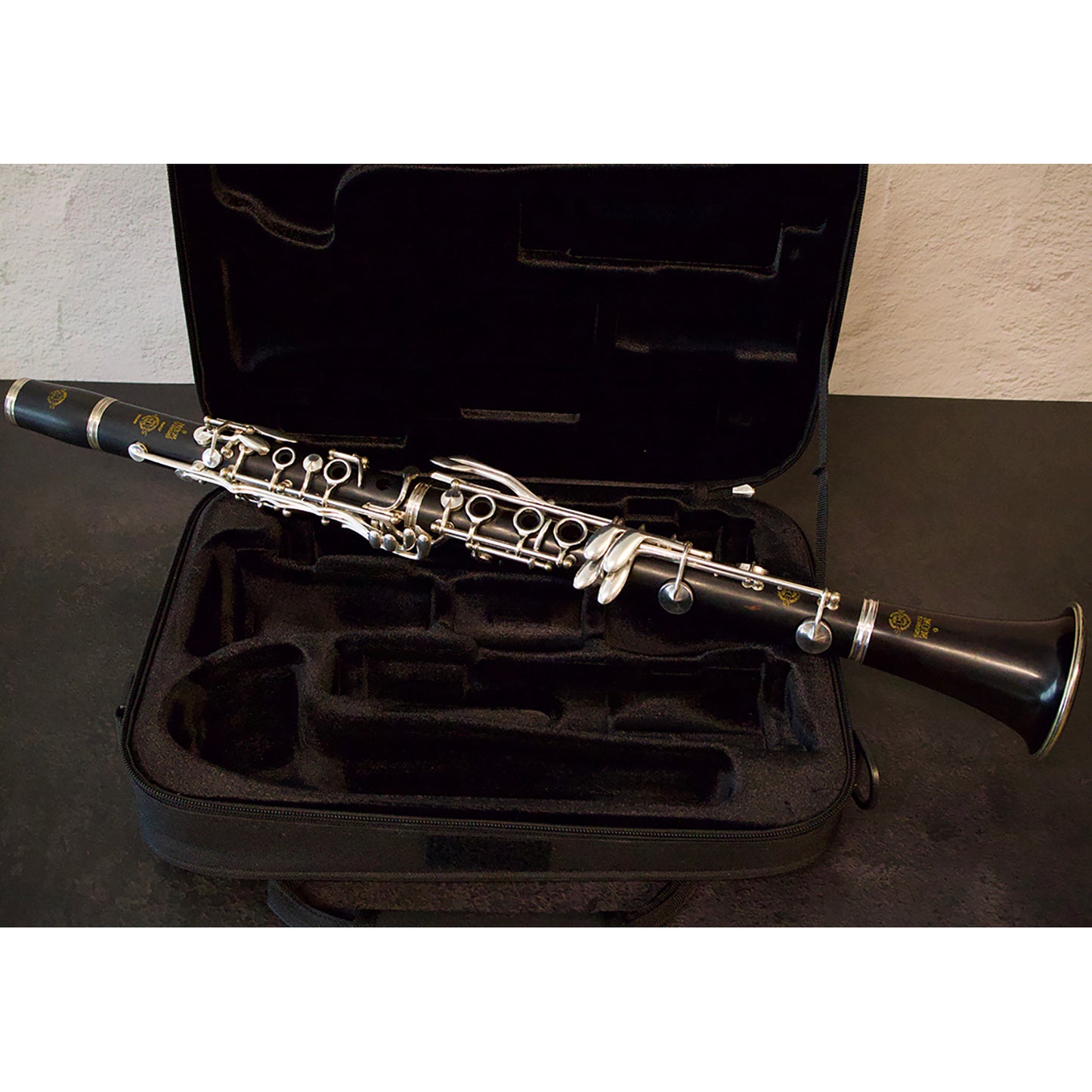 Selmer 10G clarinet full view