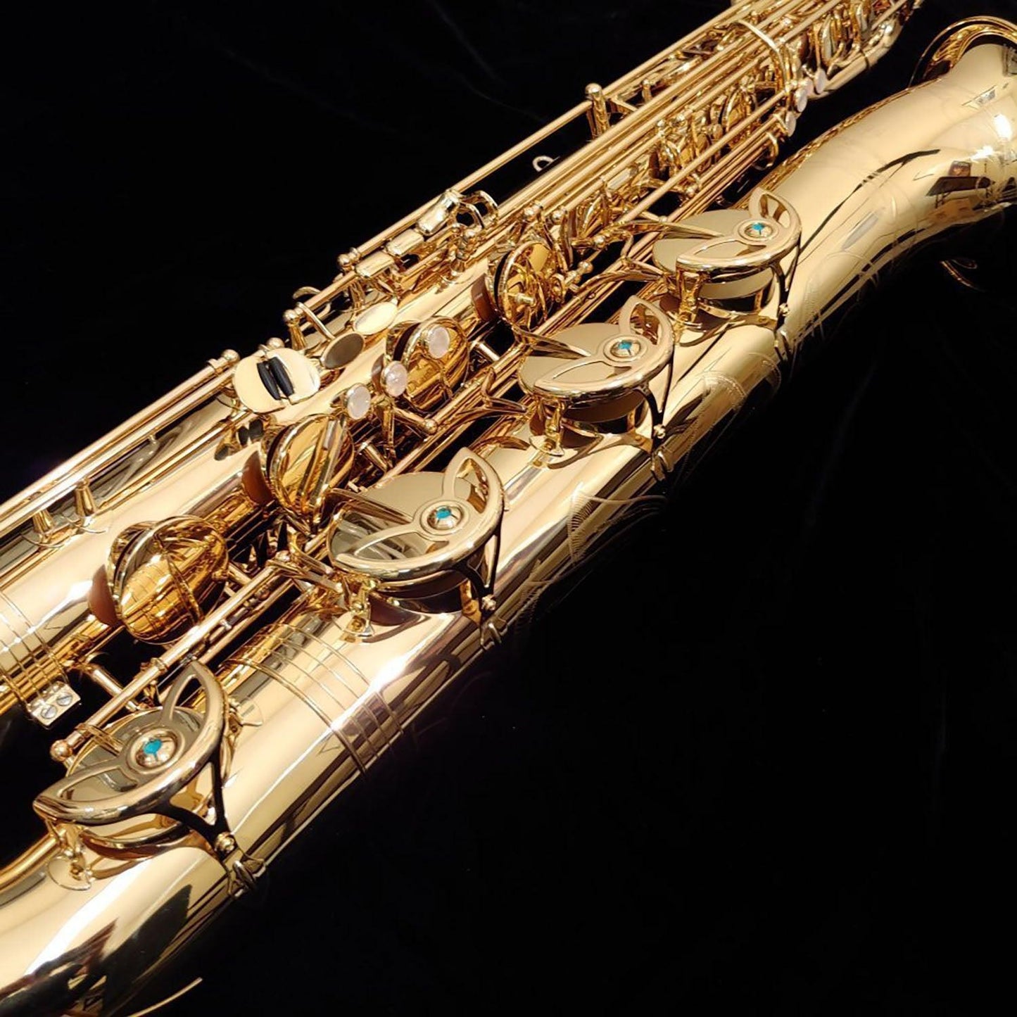 Yanagisawa BWO1 Bari Sax Key Work and Bell Closeup