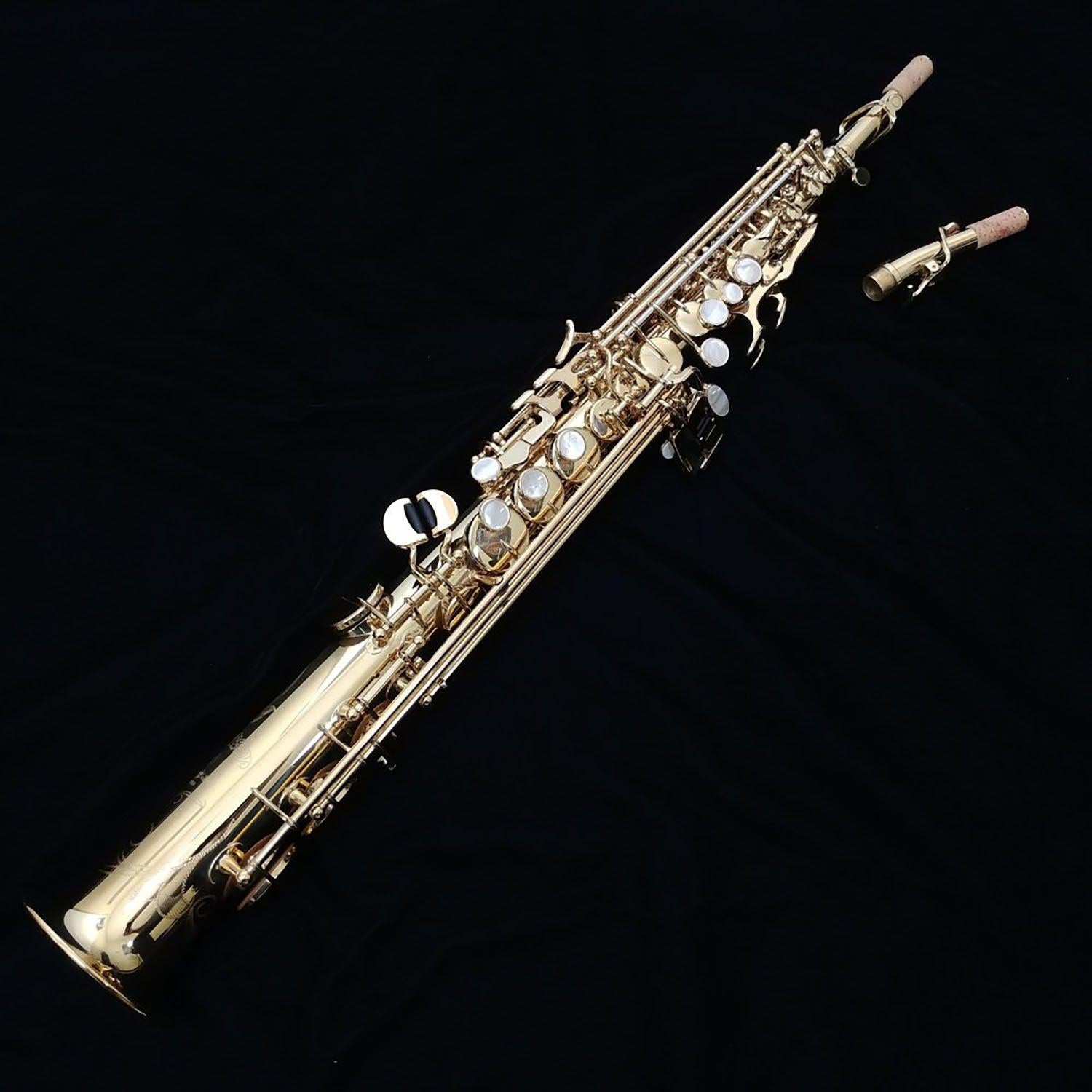 Yanagisawa SWO10 Soprano Sax Full View with Detachable Curved Neck to the Right